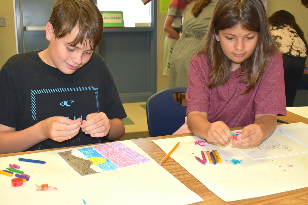 Students prepare art with Groundworks art group in Yucca Valley Elementary